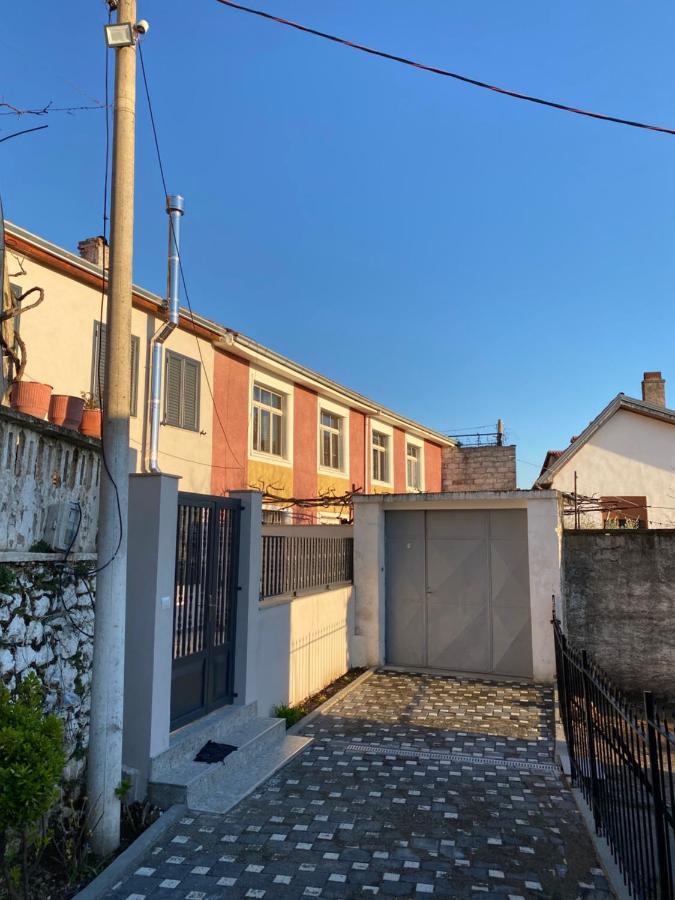 Vila Llulla Krujë Esterno foto