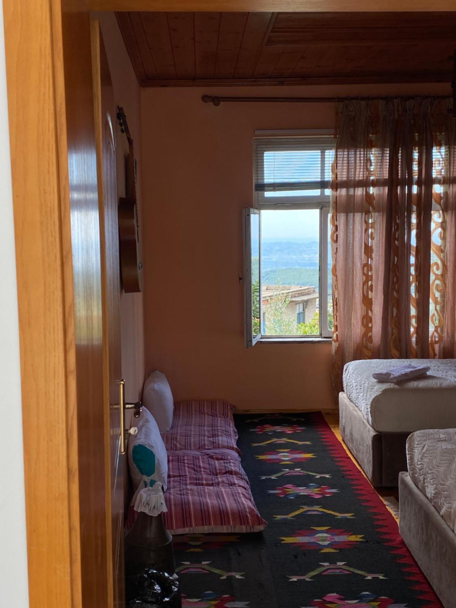 Vila Llulla Krujë Esterno foto