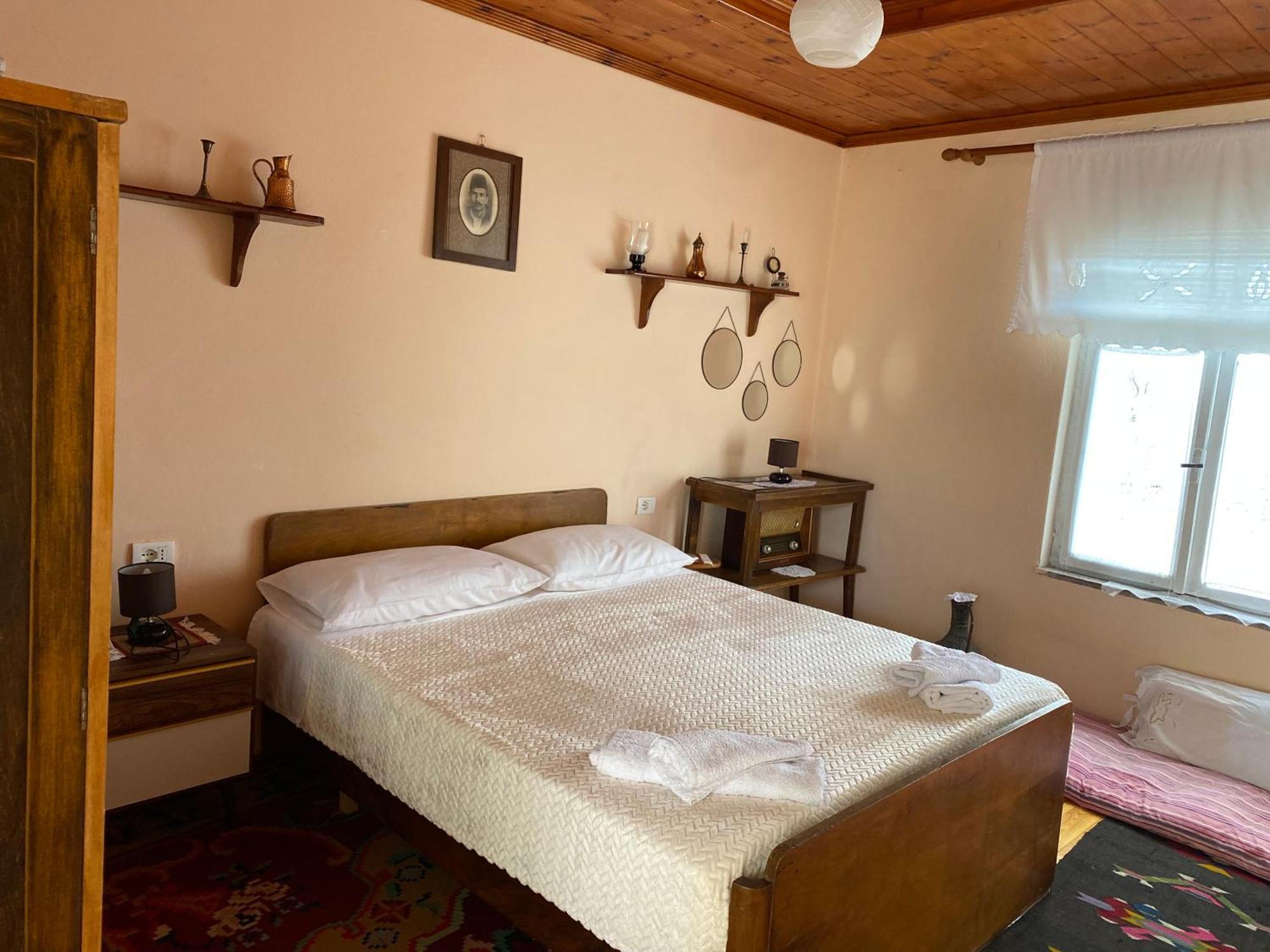 Vila Llulla Krujë Esterno foto