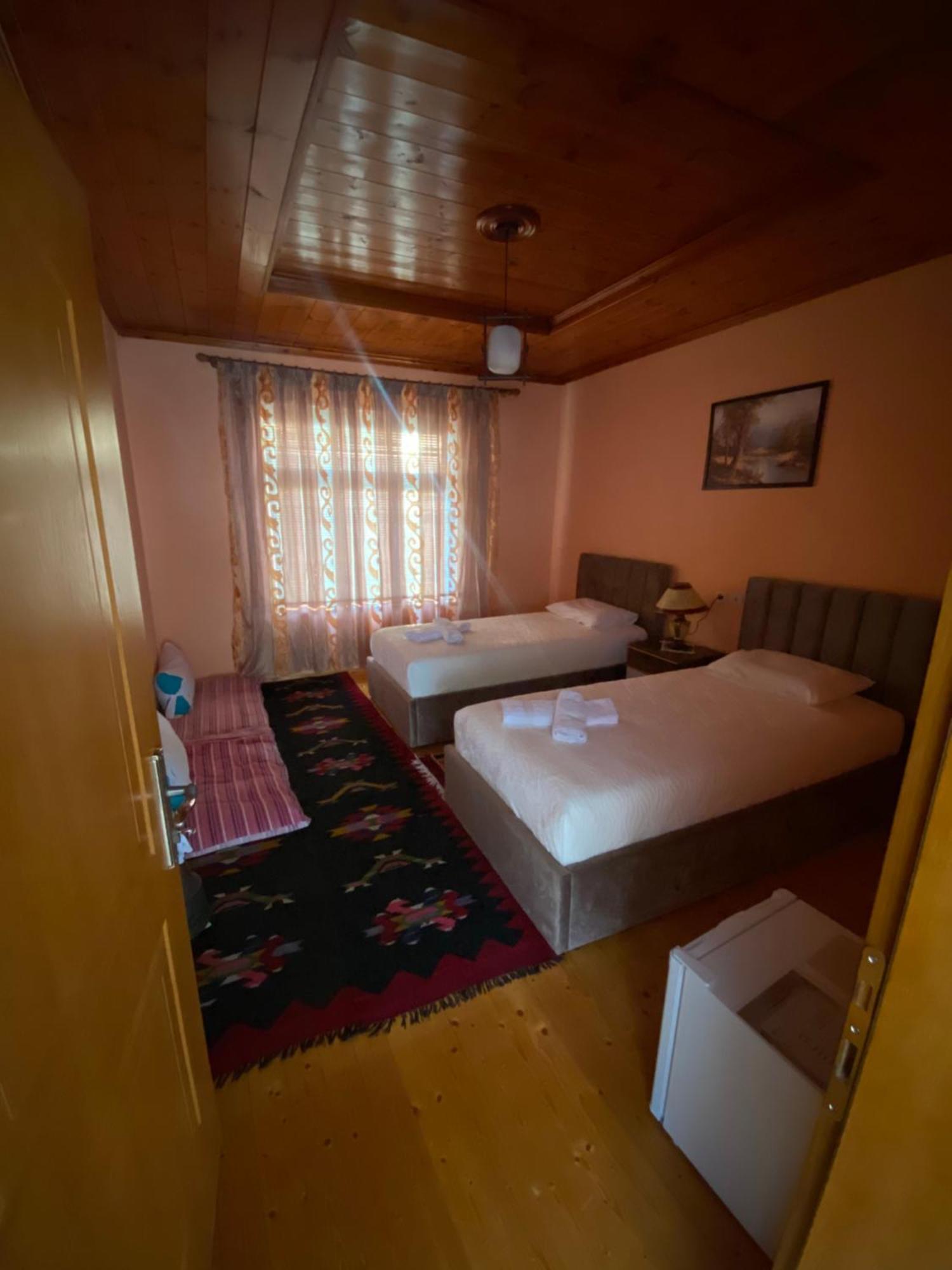 Vila Llulla Krujë Esterno foto