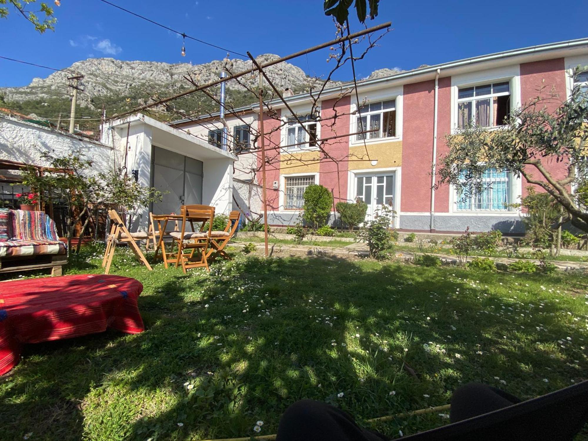 Vila Llulla Krujë Esterno foto
