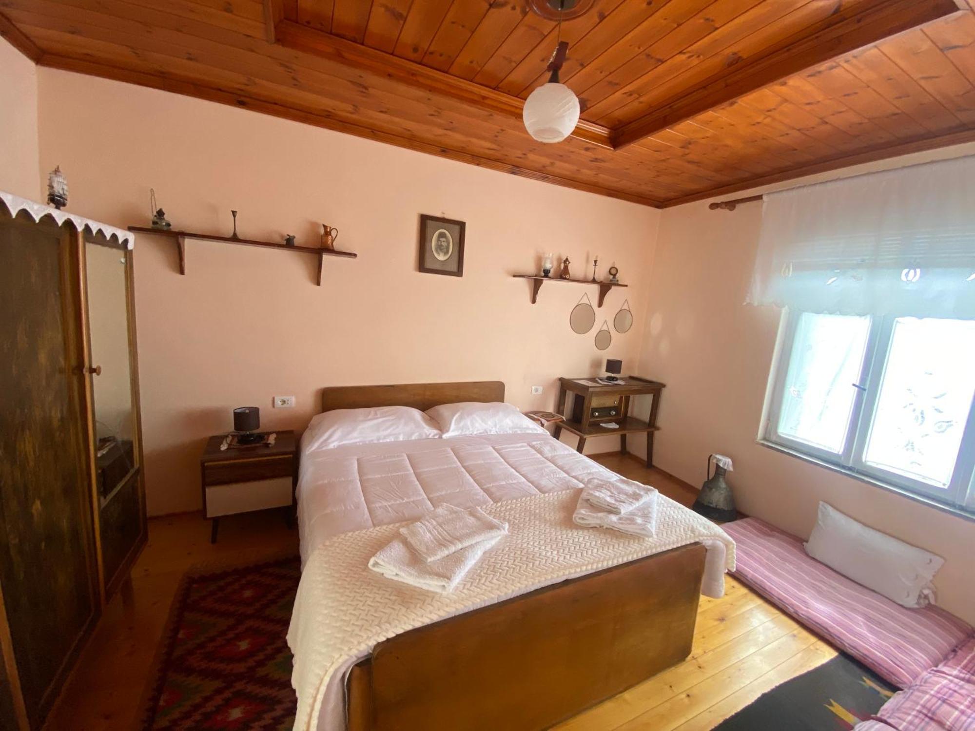 Vila Llulla Krujë Esterno foto